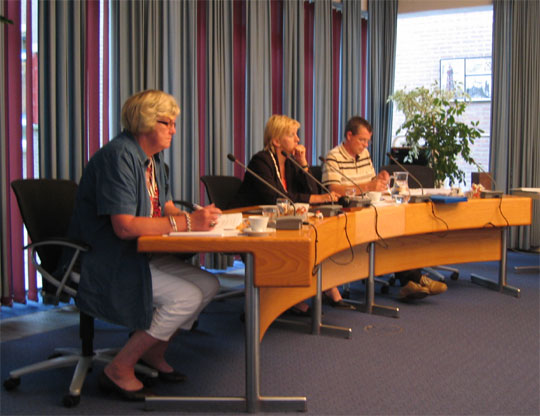 Een lege stoel na het aftreden van wethouder T. Beneker (Foto: Wieringernieuws.nl)