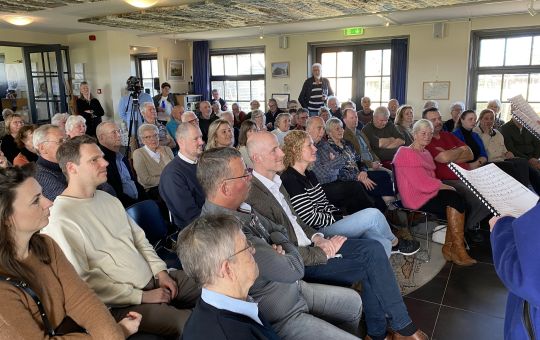 De Bunzingers treden onverwacht op bij boekpresentatie Peet Stigter - Afbeelding 2